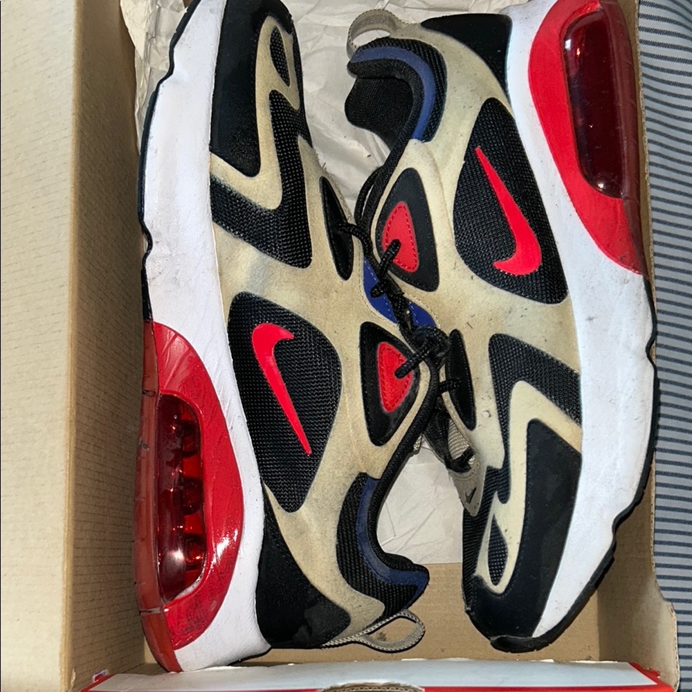 Nike Black and Red Sneakers Classic Athletic Design
